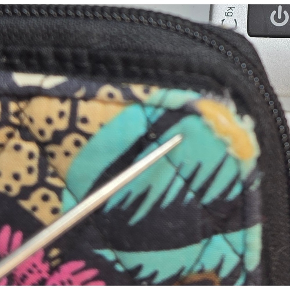 Vera Bradley Turn Lock Wallet Floral Quilted Zip Around Clutch Flaws - Picture 16 of 16